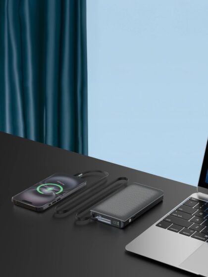 Powerology 10000mAh Retractable Cable Power Bank with 22W PD.